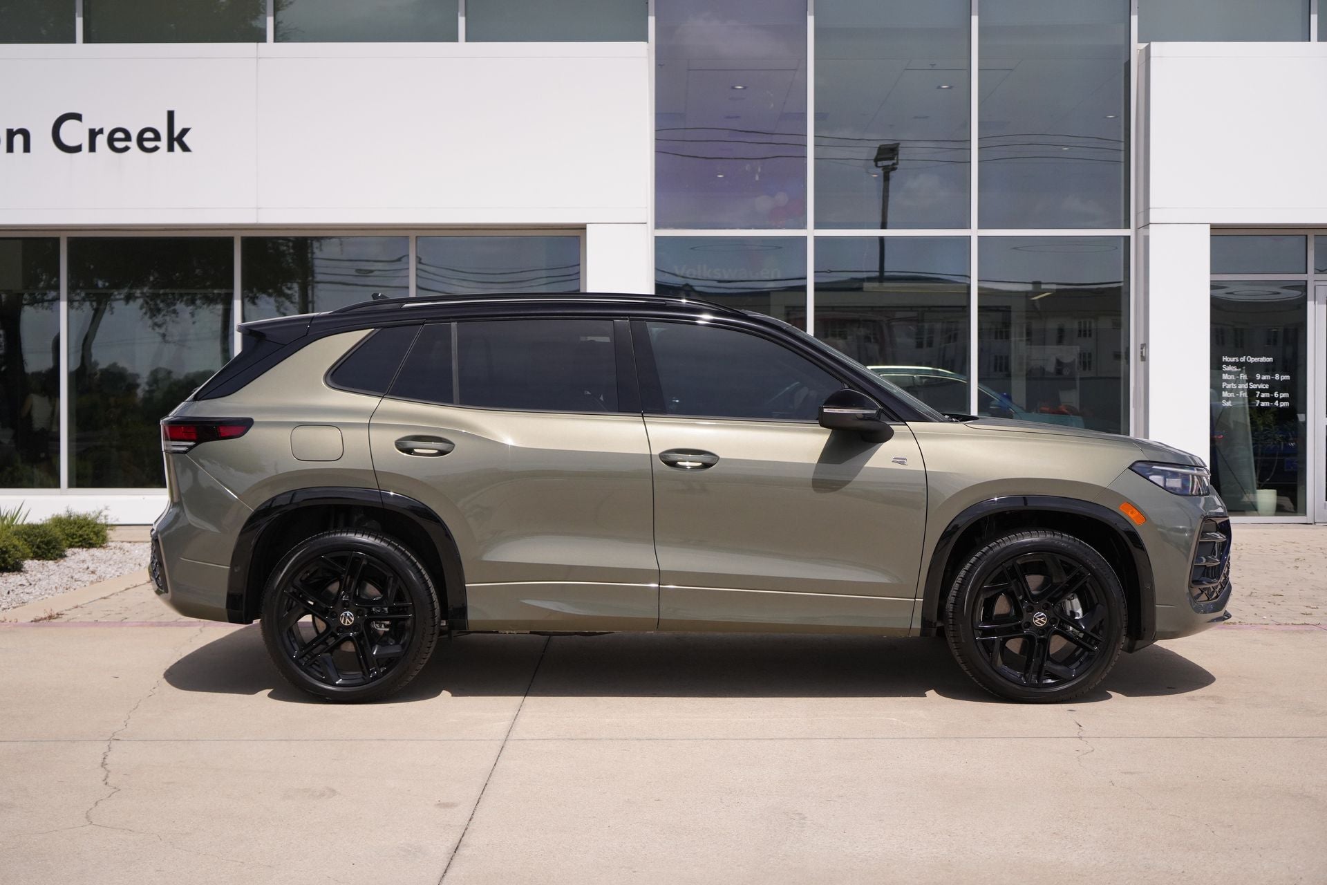 2026 Volkswagen Tiguan 2.0T SE R-Line Black