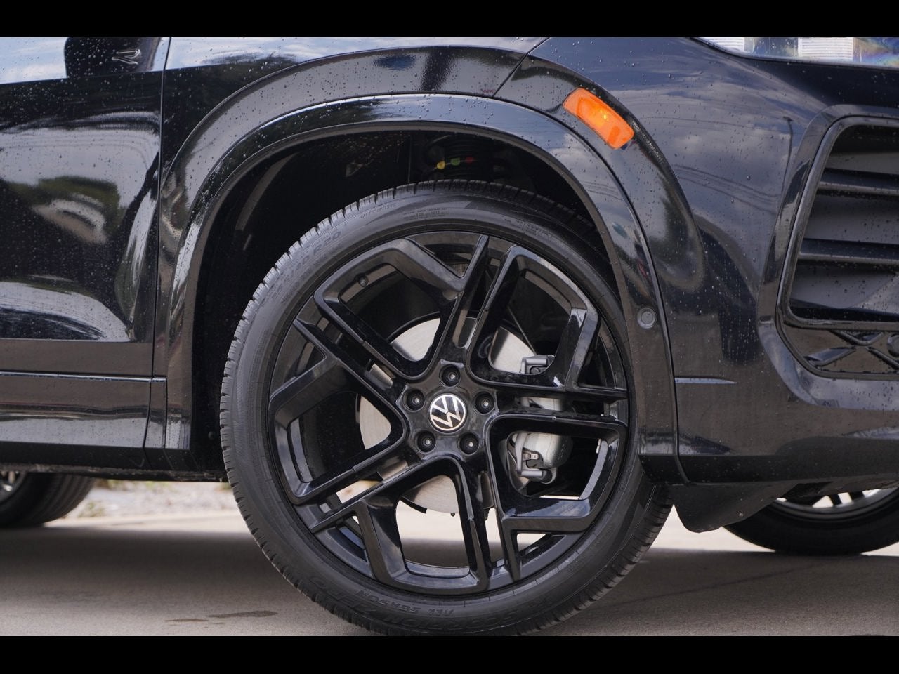 2026 Volkswagen Tiguan 2.0T SE R-Line Black