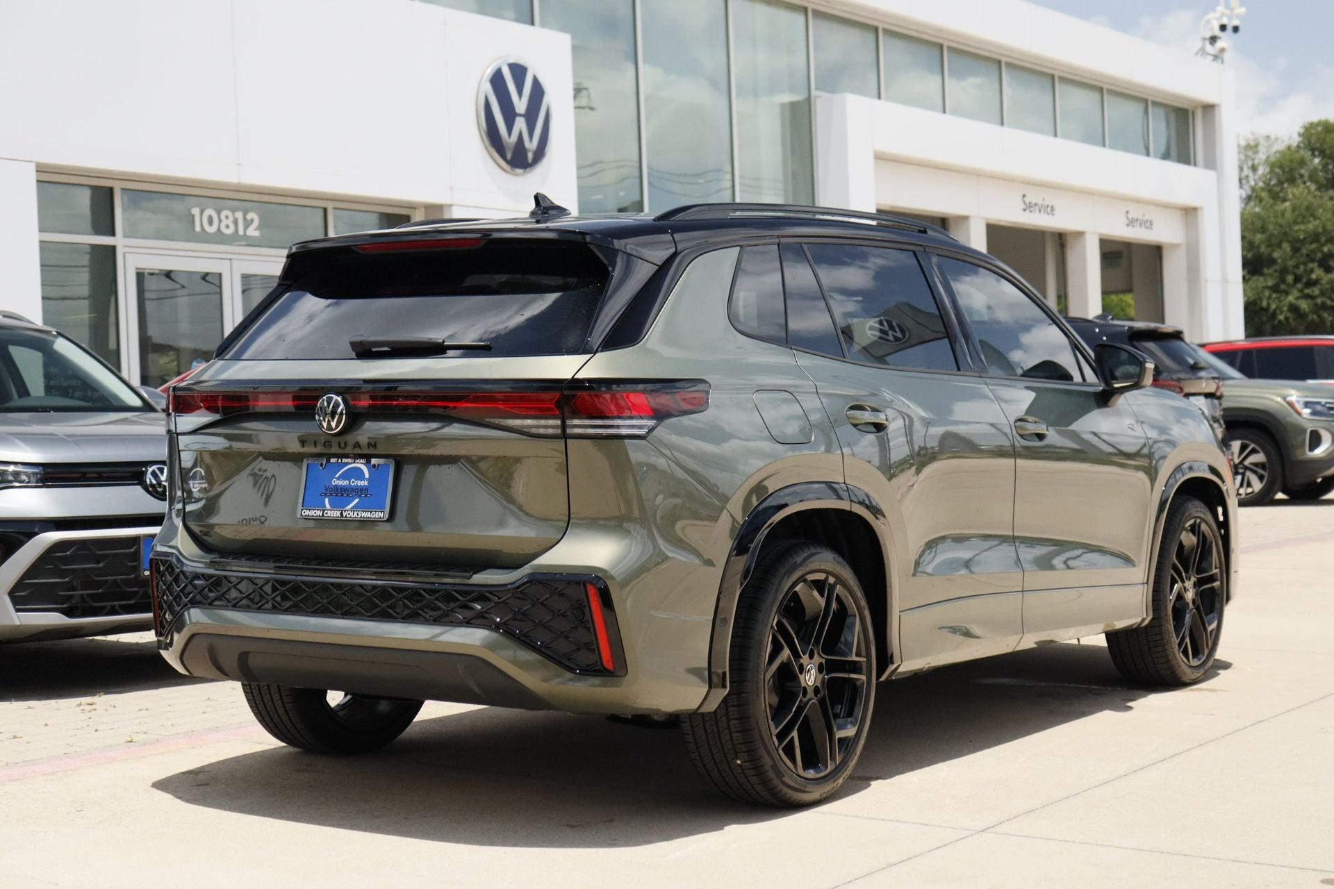 2026 Volkswagen Tiguan 2.0T SE R-Line Black