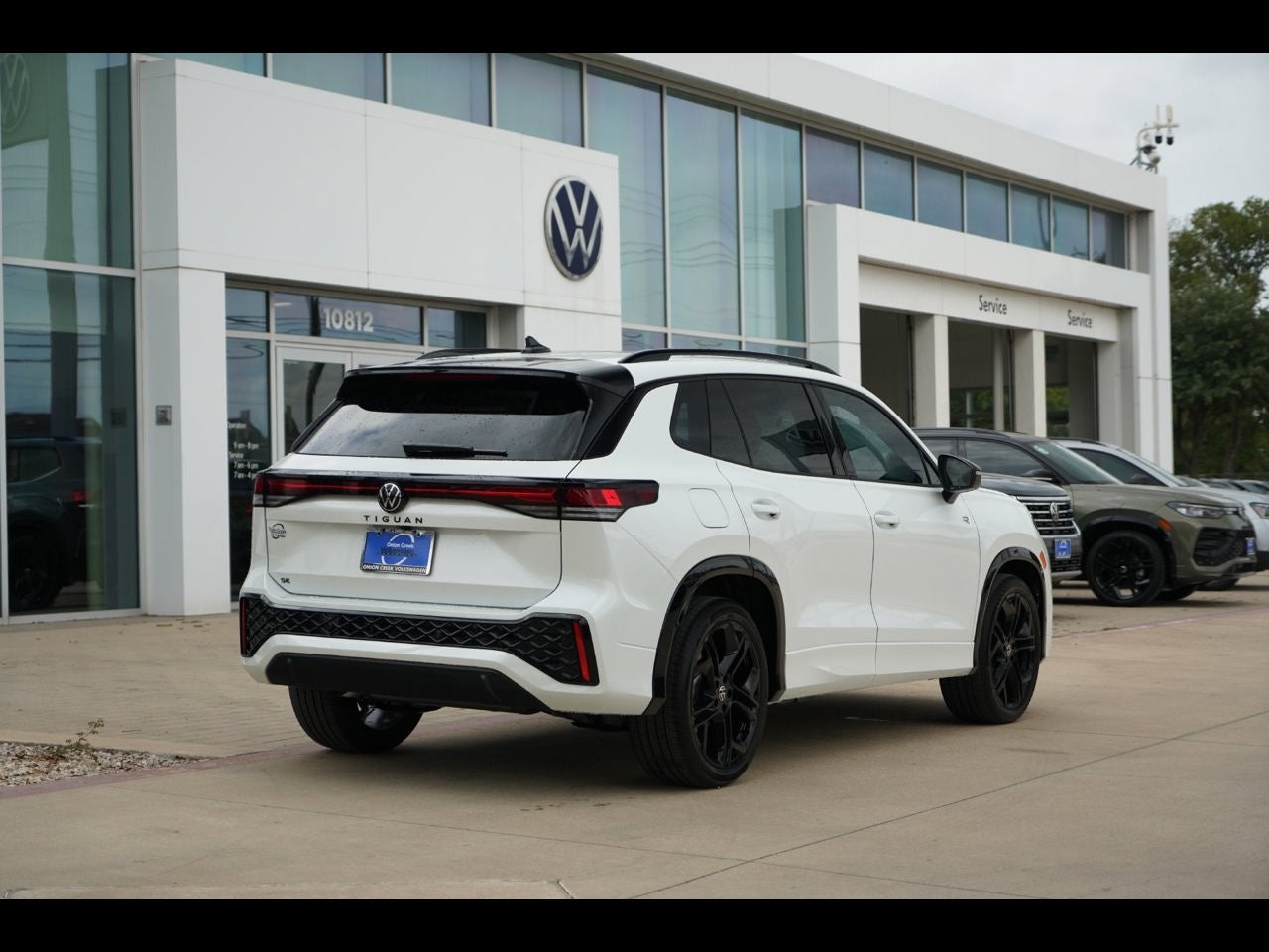 2026 Volkswagen Tiguan 2.0T SE R-Line Black
