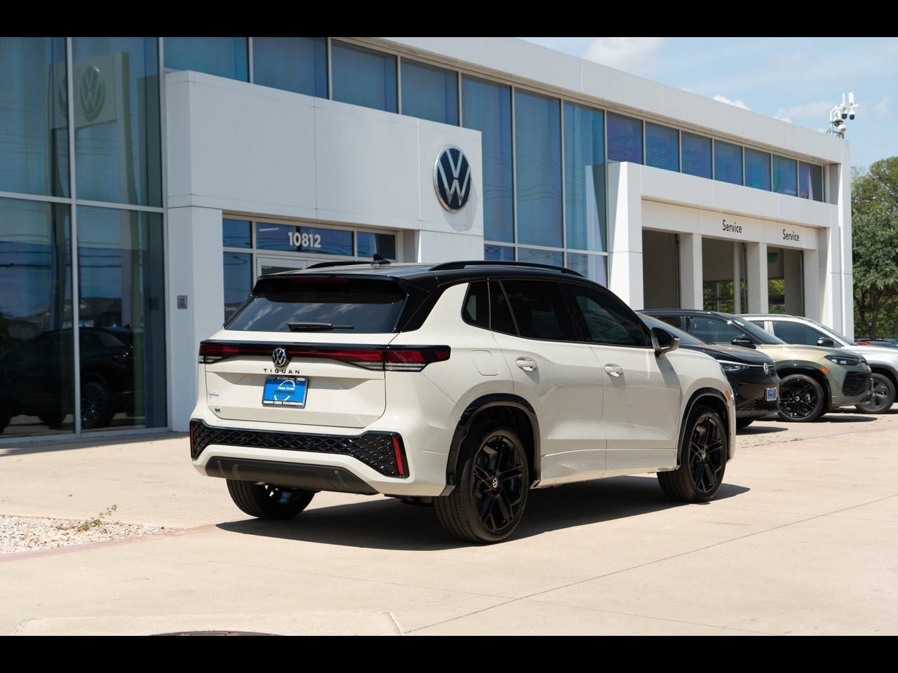 2026 Volkswagen Tiguan 2.0T SE R-Line Black