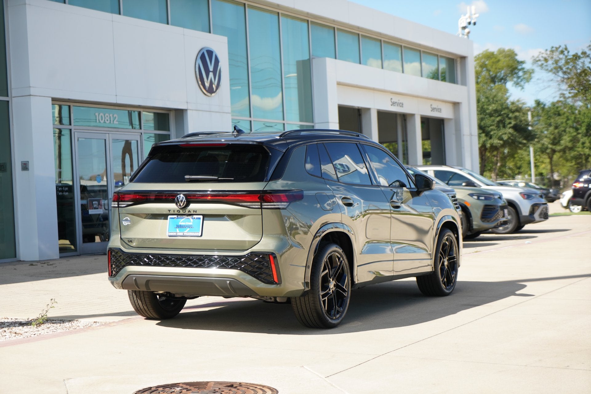 2026 Volkswagen Tiguan 2.0T SE R-Line Black