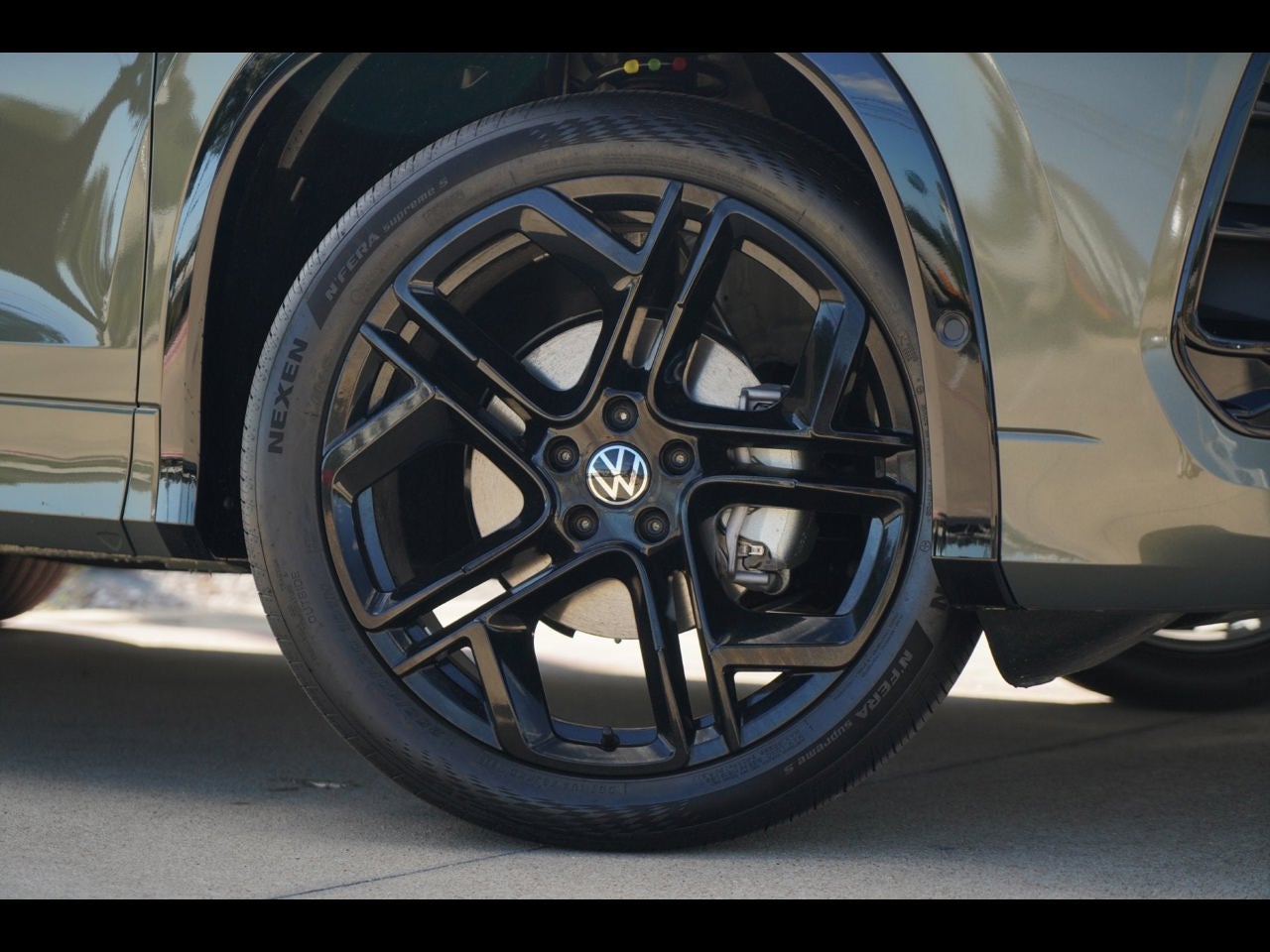 2026 Volkswagen Tiguan 2.0T SE R-Line Black