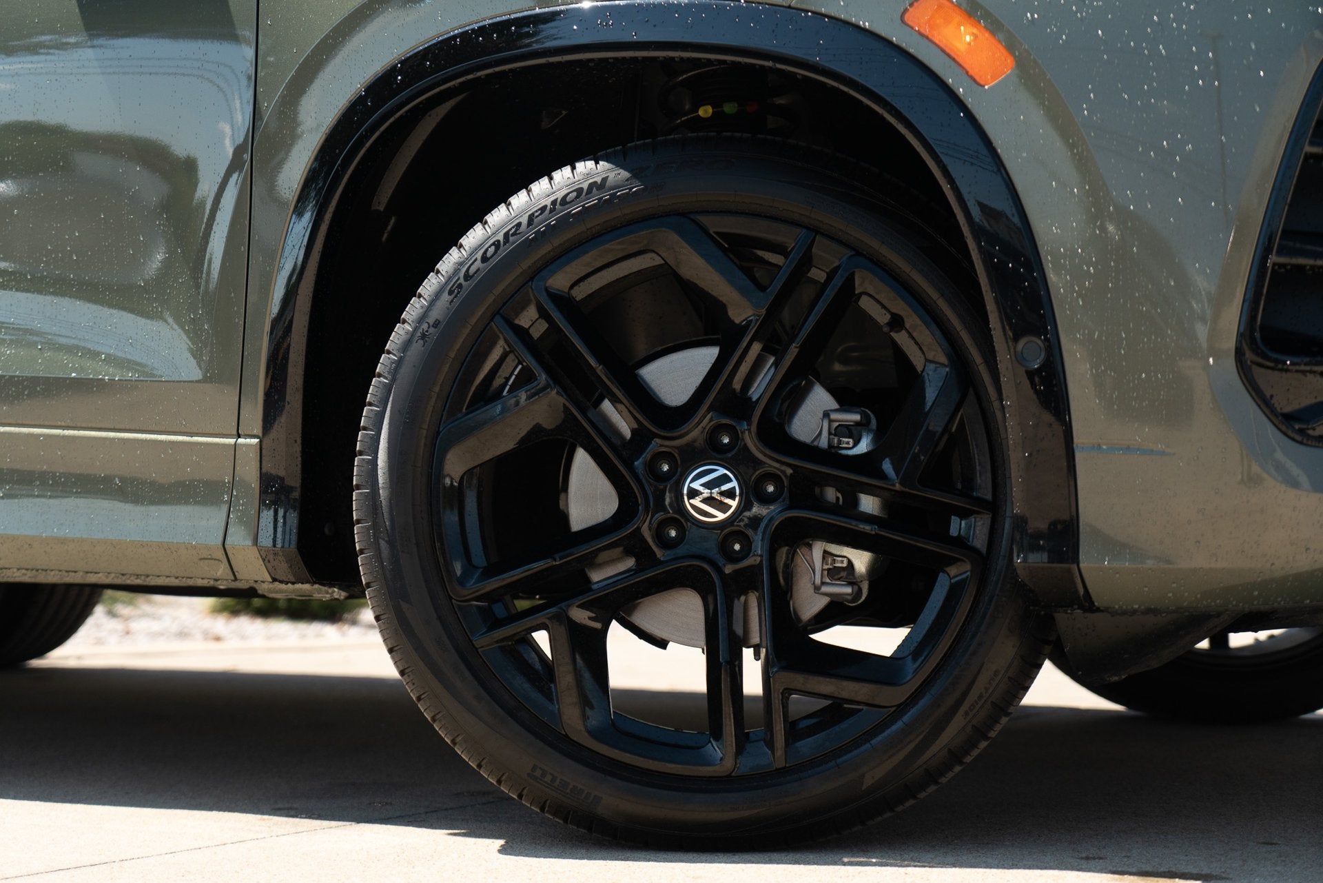 2026 Volkswagen Tiguan 2.0T SE R-Line Black