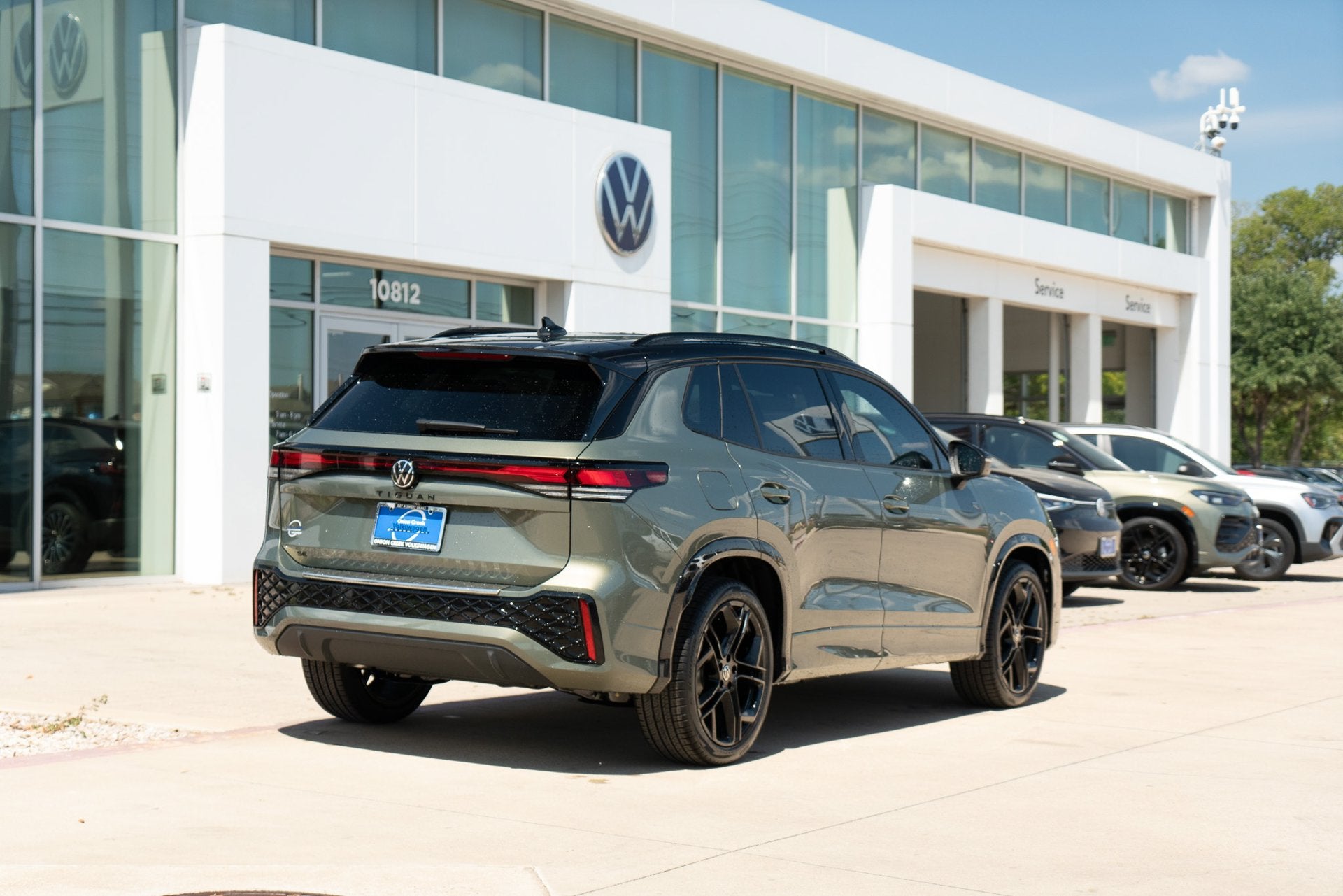 2026 Volkswagen Tiguan 2.0T SE R-Line Black