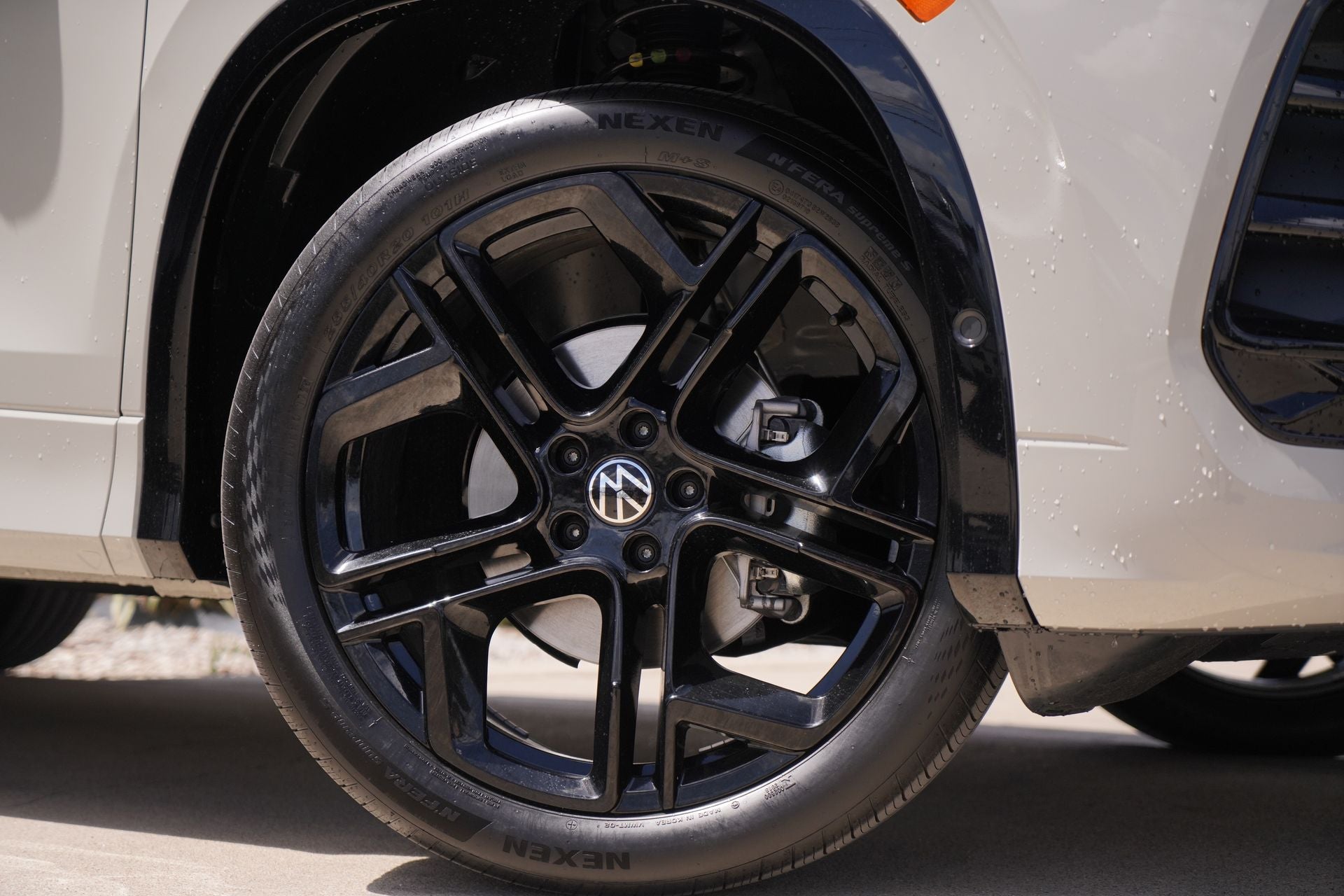 2026 Volkswagen Tiguan 2.0T SE R-Line Black