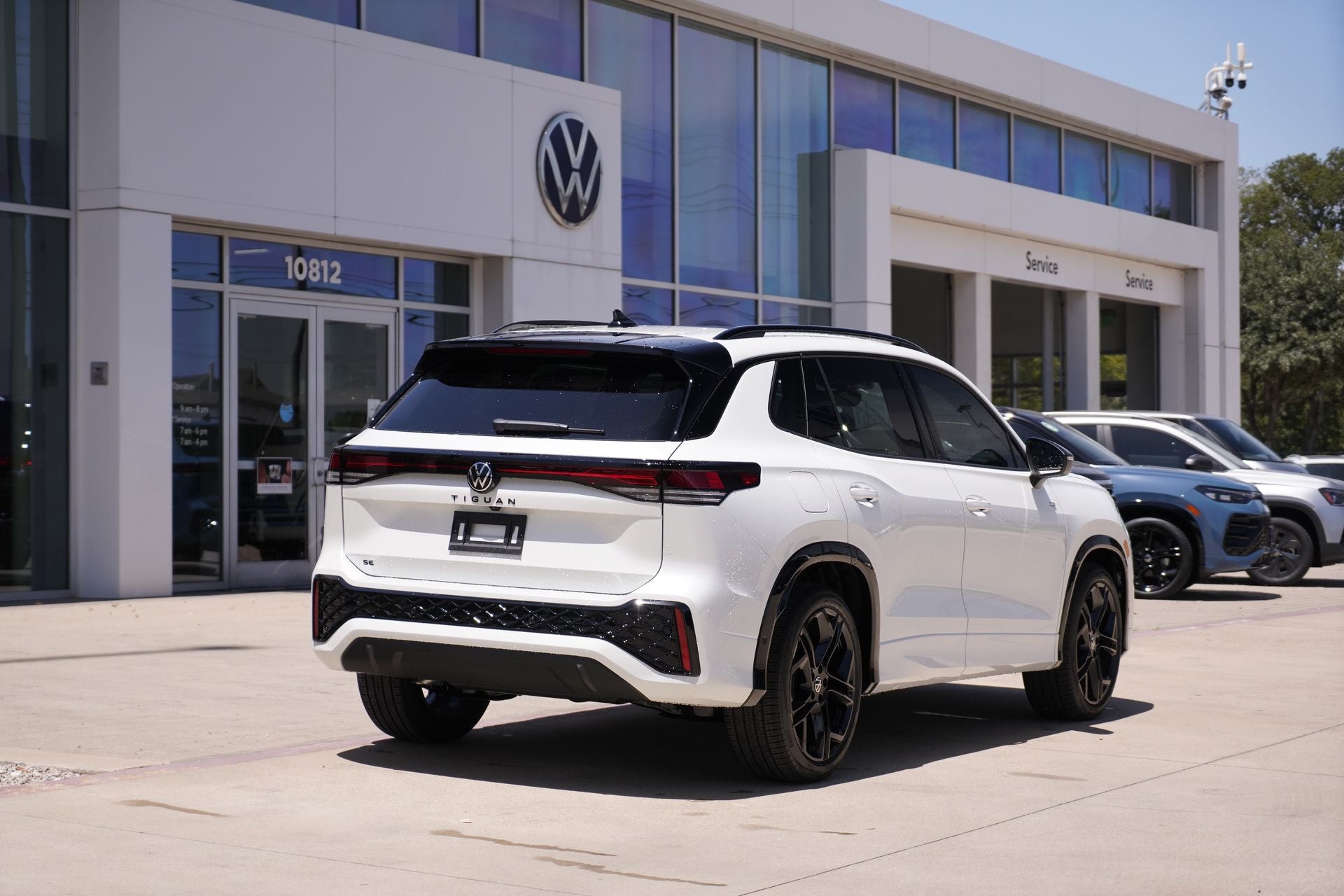 2026 Volkswagen Tiguan 2.0T SE R-Line Black