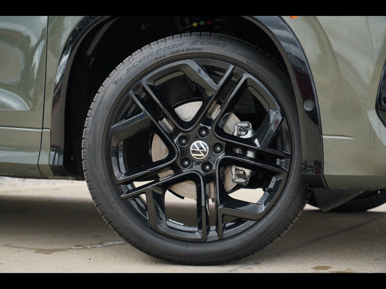 2026 Volkswagen Tiguan 2.0T SE R-Line Black