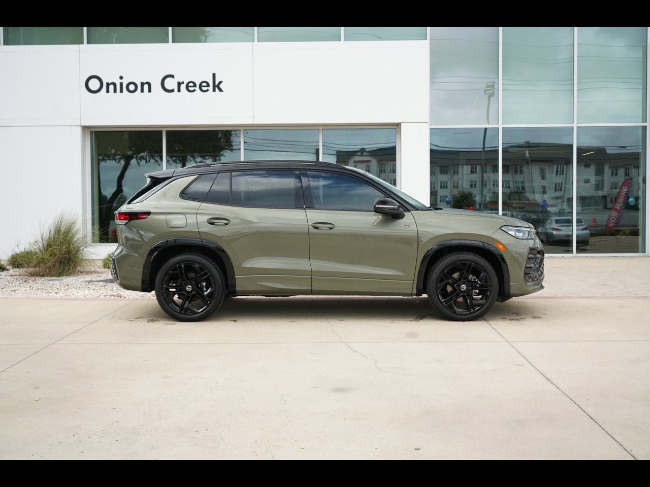 2026 Volkswagen Tiguan 2.0T SE R-Line Black