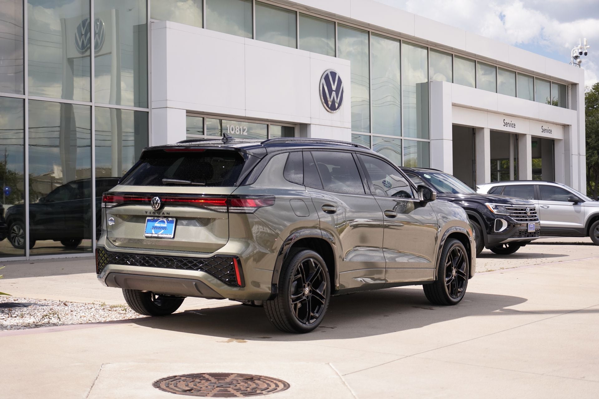 2026 Volkswagen Tiguan 2.0T SE R-Line Black