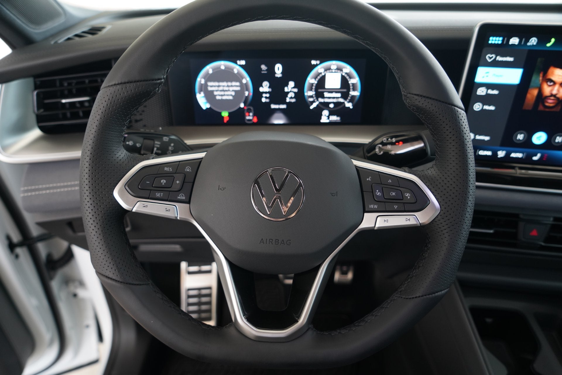 2026 Volkswagen Tiguan 2.0T SE R-Line Black