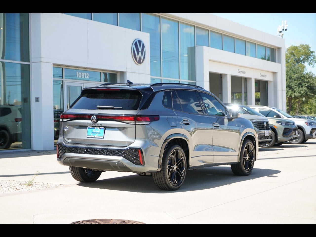 2026 Volkswagen Tiguan 2.0T SE R-Line Black