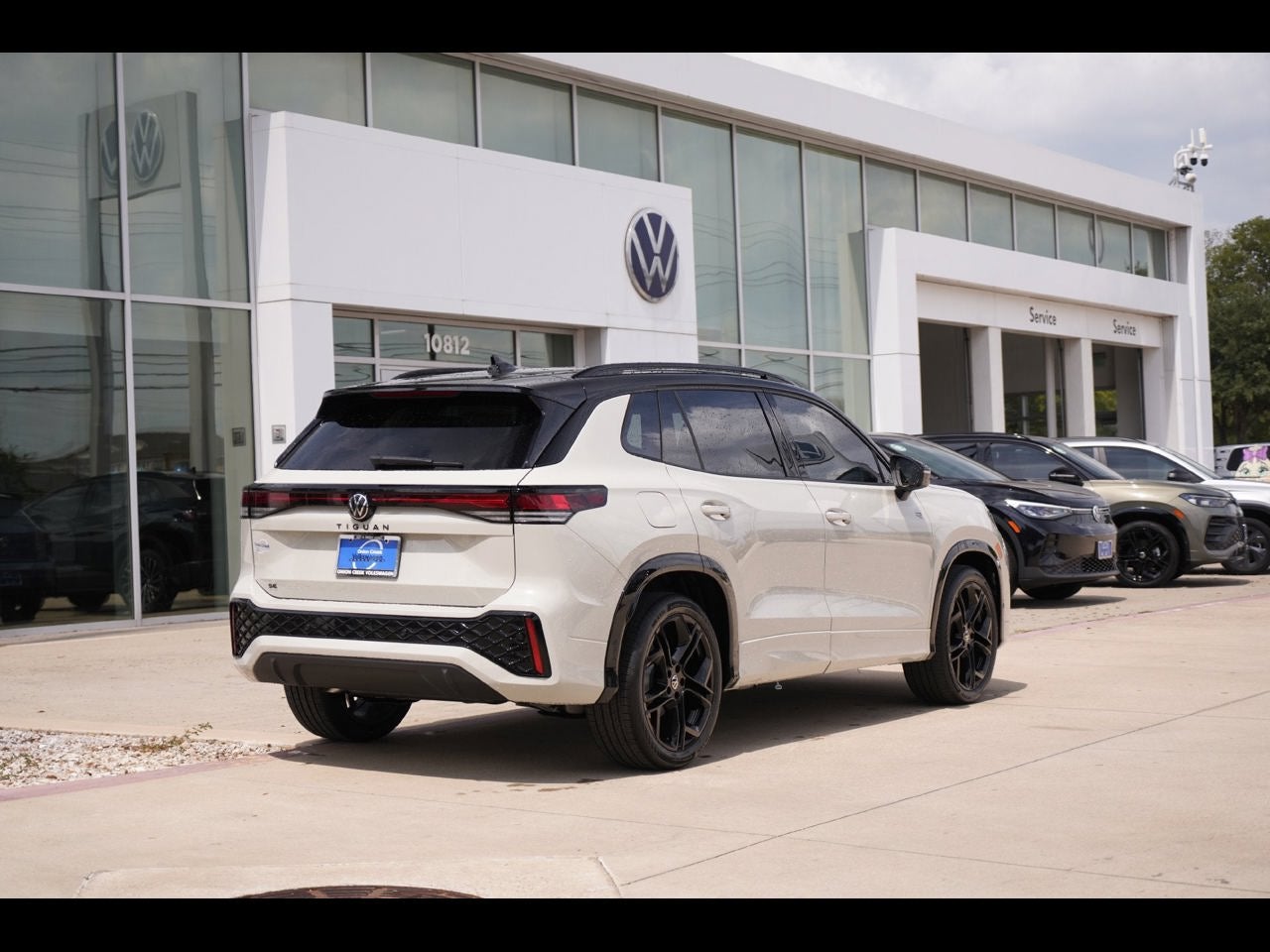 2026 Volkswagen Tiguan 2.0T SE R-Line Black