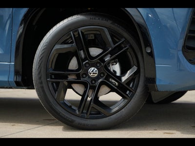 2026 Volkswagen Tiguan 2.0T SE R-Line Black