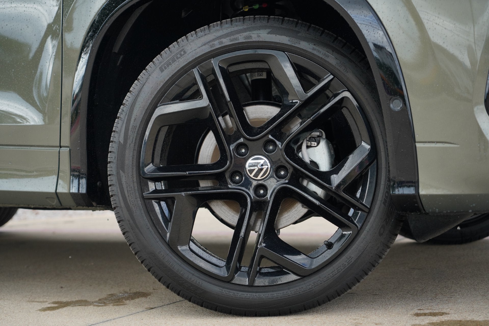 2026 Volkswagen Tiguan 2.0T SE R-Line Black