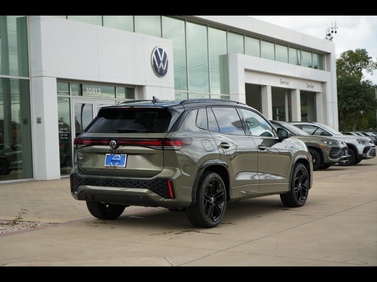 2026 Volkswagen Tiguan 2.0T SE R-Line Black