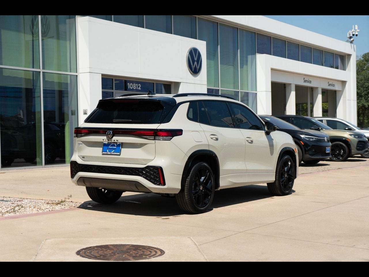2026 Volkswagen Tiguan 2.0T SE R-Line Black