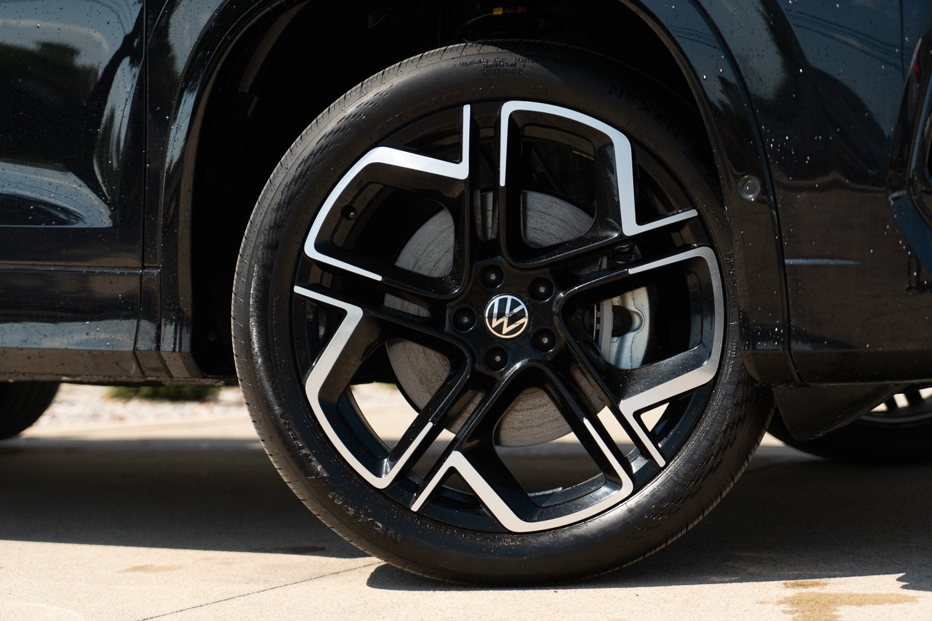2026 Volkswagen Tiguan 2.0T SEL R-Line Turbo