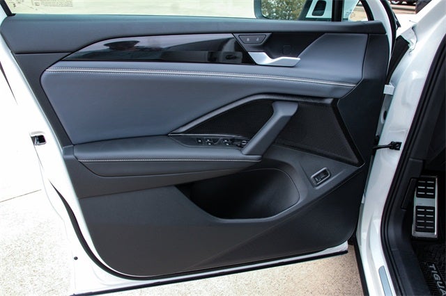 2026 Volkswagen Tiguan 2.0T SEL R-Line