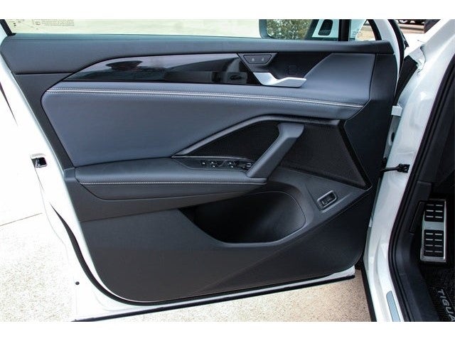 2026 Volkswagen Tiguan 2.0T SEL R-Line