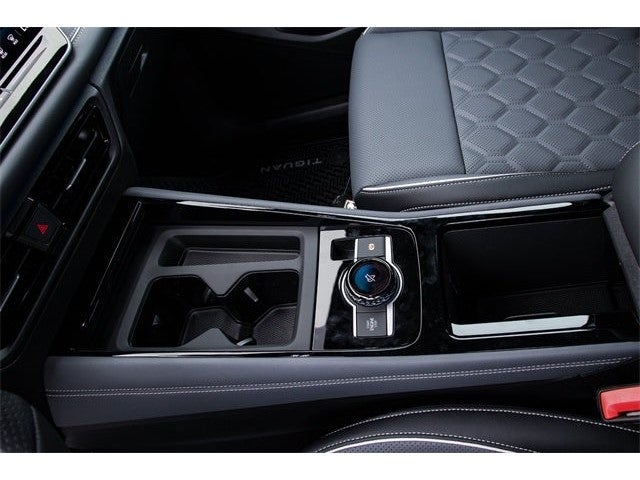 2026 Volkswagen Tiguan 2.0T SEL R-Line