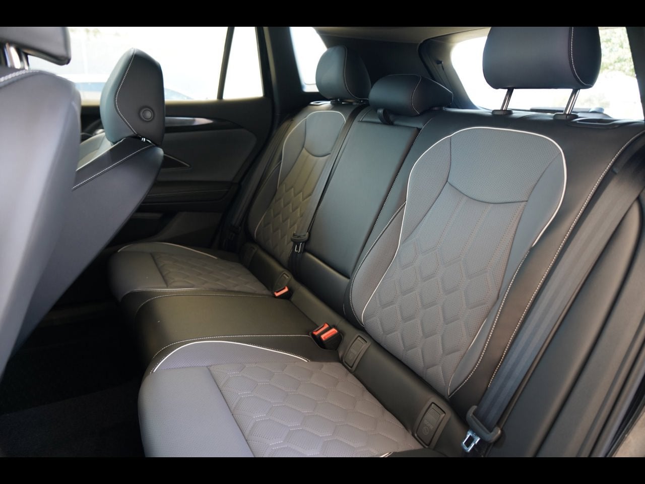 2026 Volkswagen Tiguan 2.0T SEL R-Line Turbo