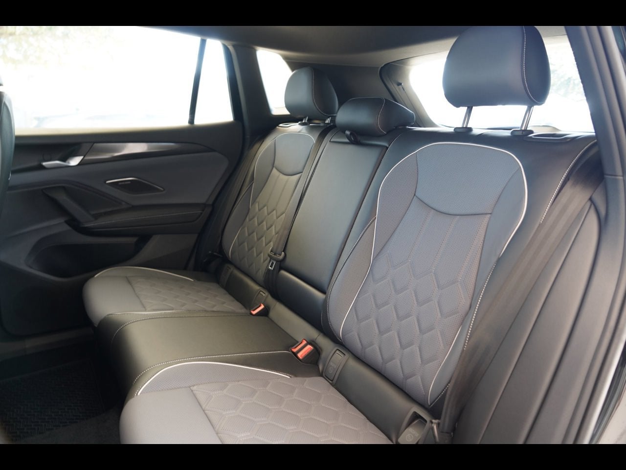 2026 Volkswagen Tiguan 2.0T SEL R-Line Turbo
