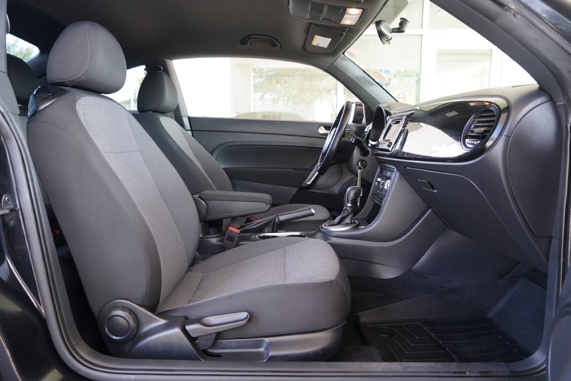 2018 Volkswagen Beetle Base