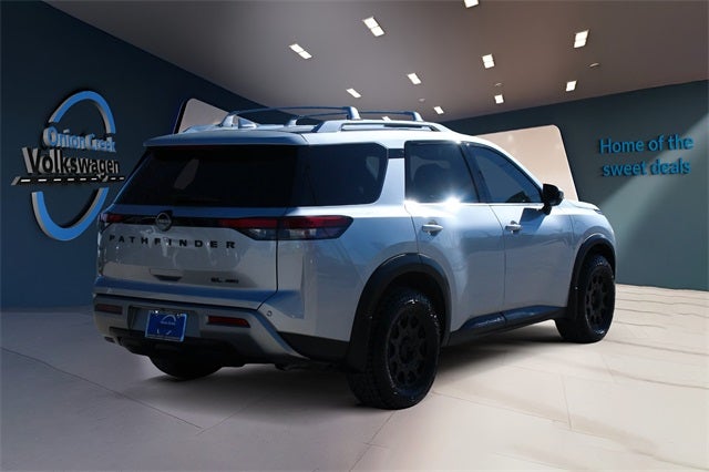 2023 Nissan Pathfinder SL
