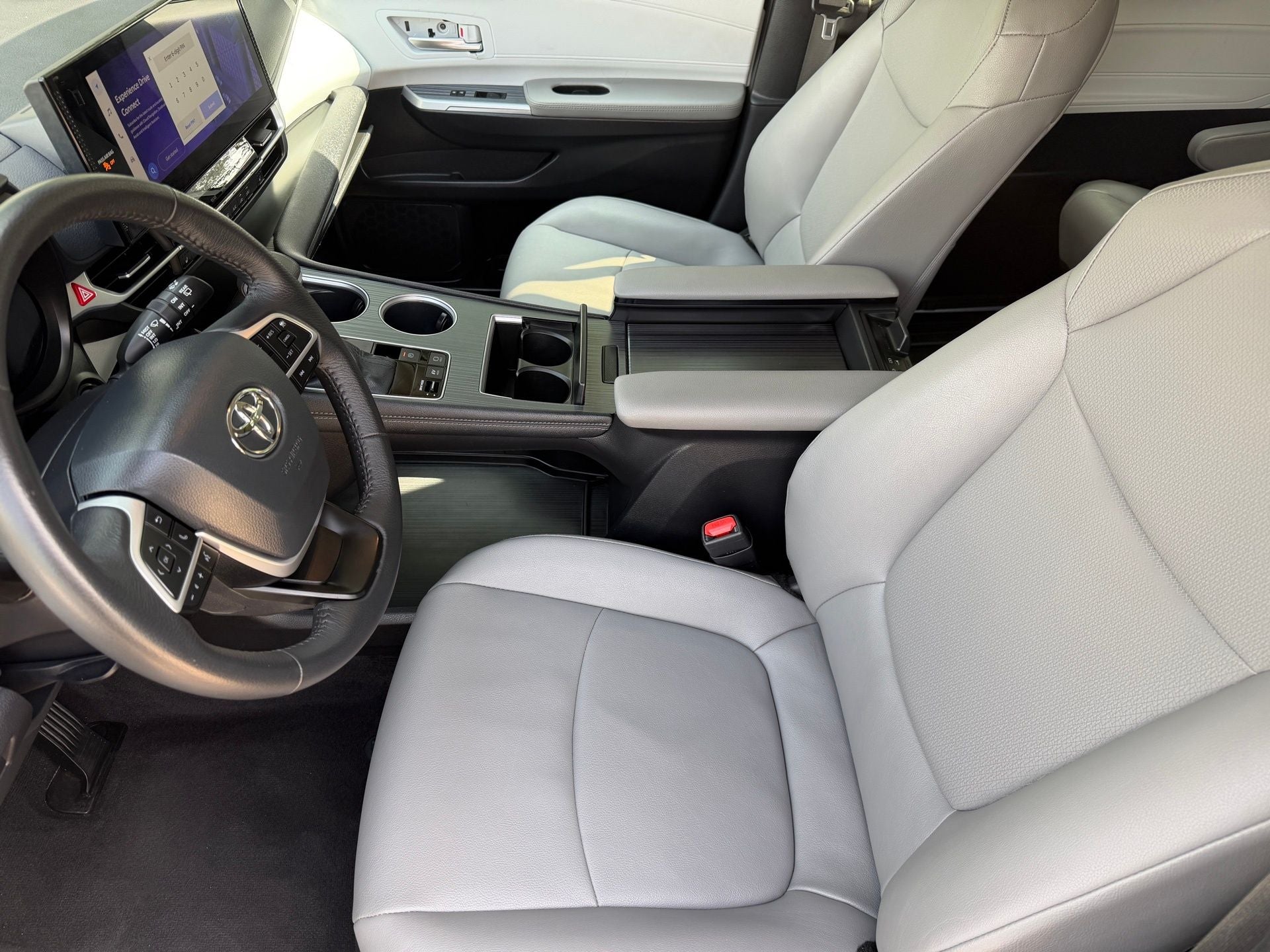 2025 Toyota Sienna XLE 8 Passenger