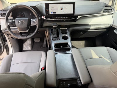 2025 Toyota Sienna XLE 8 Passenger