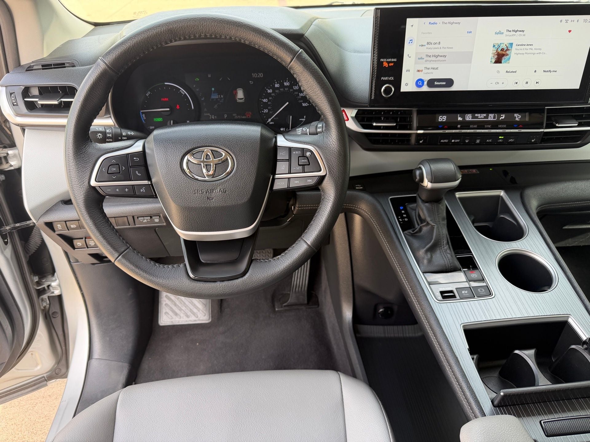2025 Toyota Sienna XLE 8 Passenger