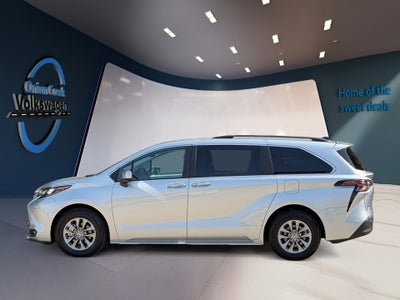 2025 Toyota Sienna XLE 8 Passenger