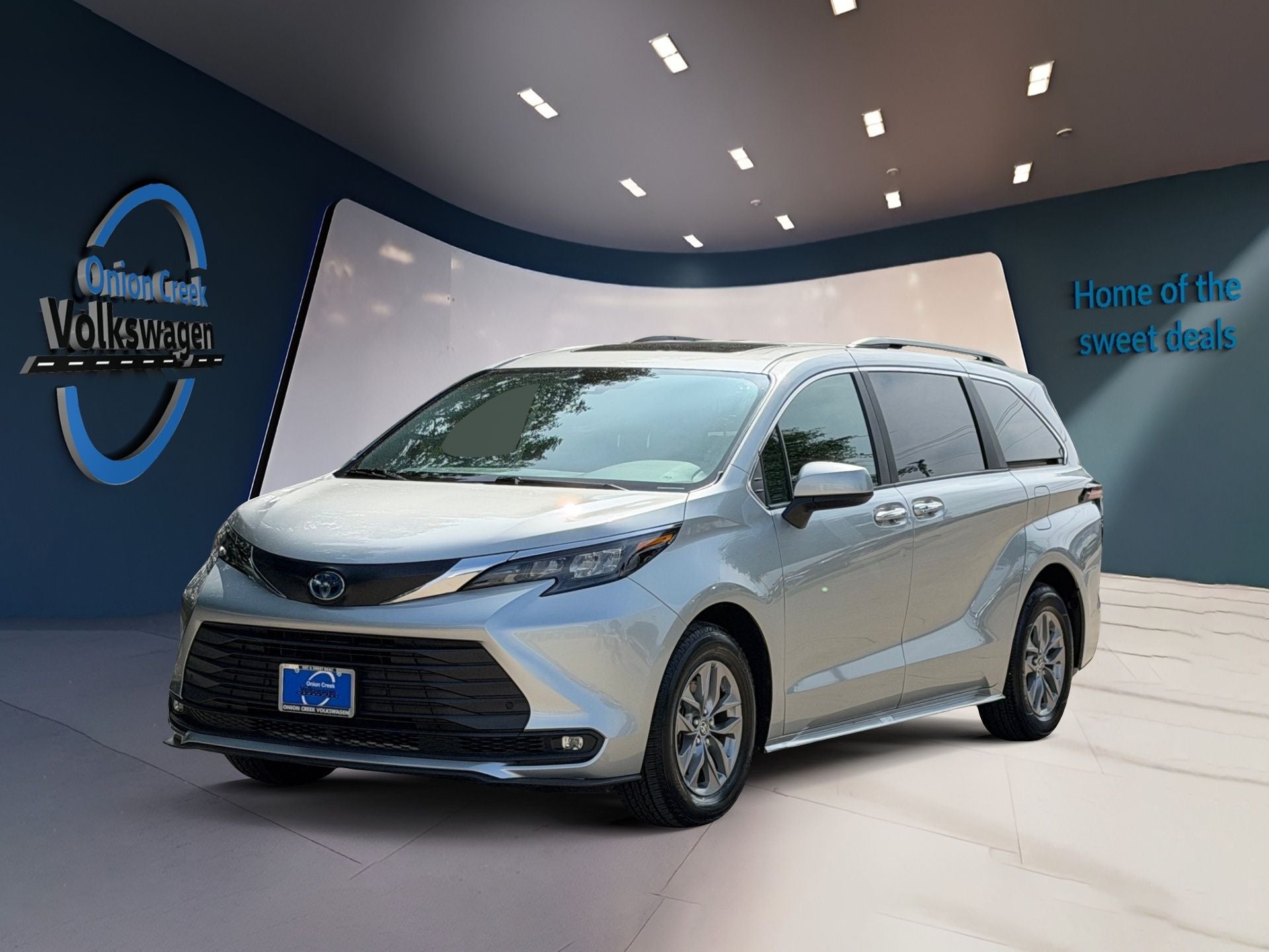 2025 Toyota Sienna XLE 8 Passenger