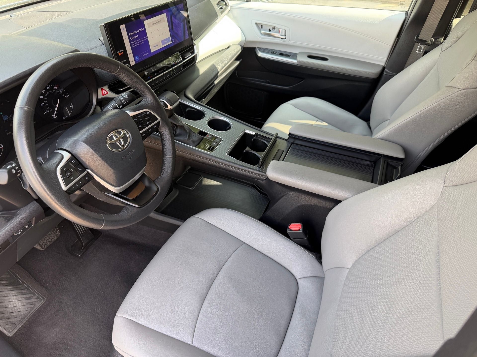 2025 Toyota Sienna XLE 8 Passenger