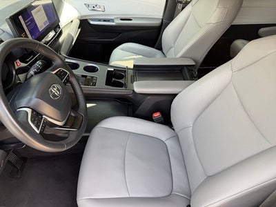 2025 Toyota Sienna XLE 8 Passenger