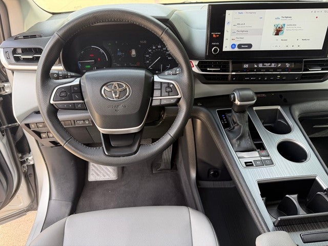 2025 Toyota Sienna XLE 8 Passenger