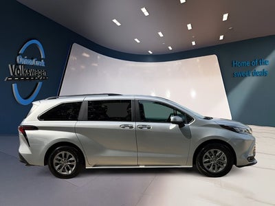 2025 Toyota Sienna XLE 8 Passenger