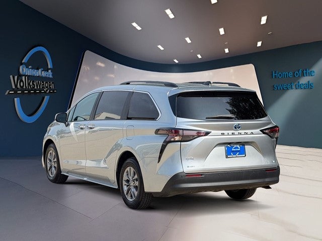 2025 Toyota Sienna XLE 8 Passenger