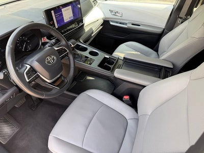 2025 Toyota Sienna XLE 8 Passenger