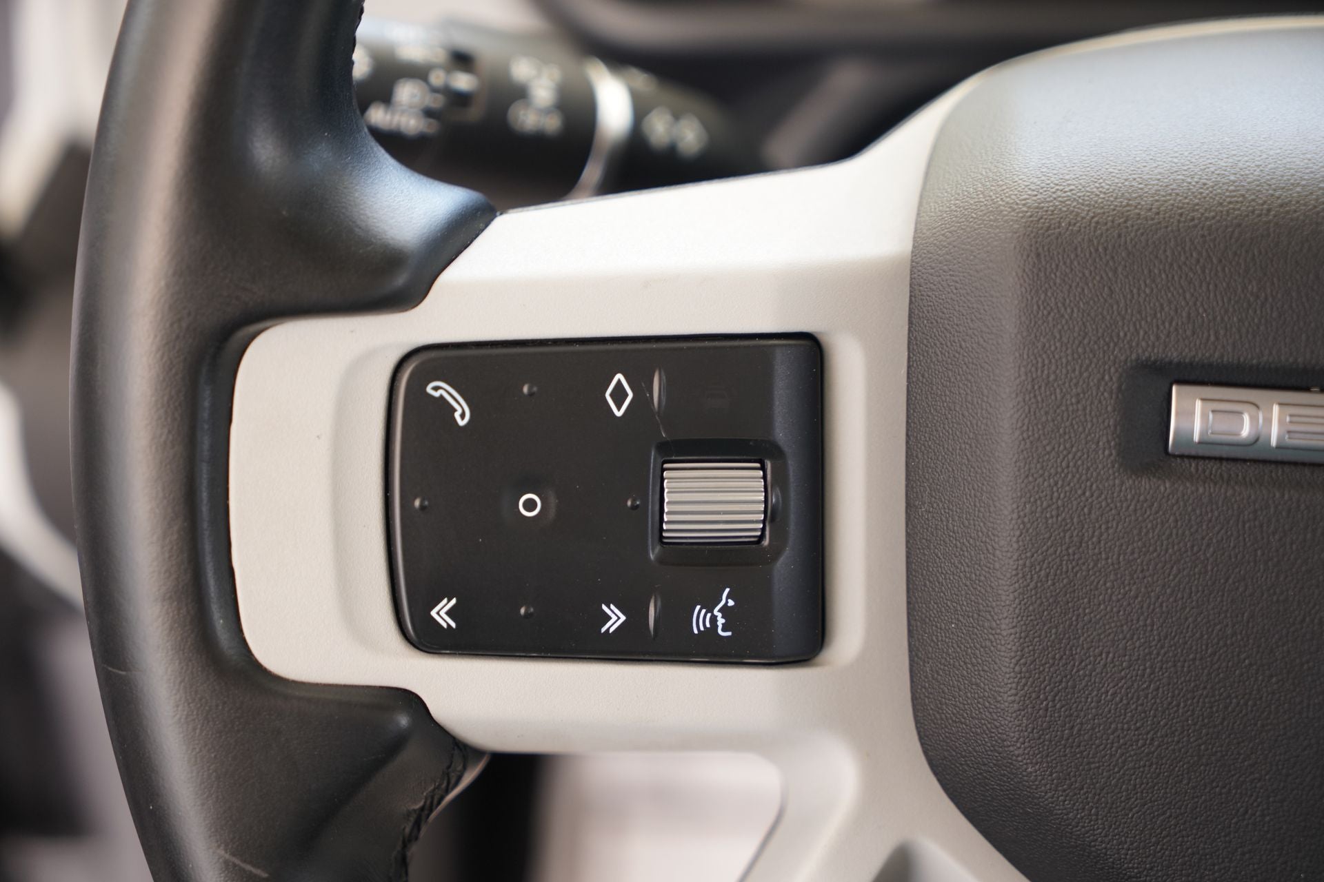 2023 Land Rover Defender 110 SE