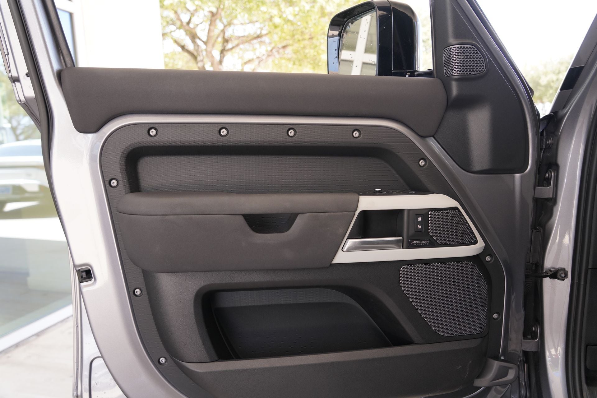 2023 Land Rover Defender 110 SE