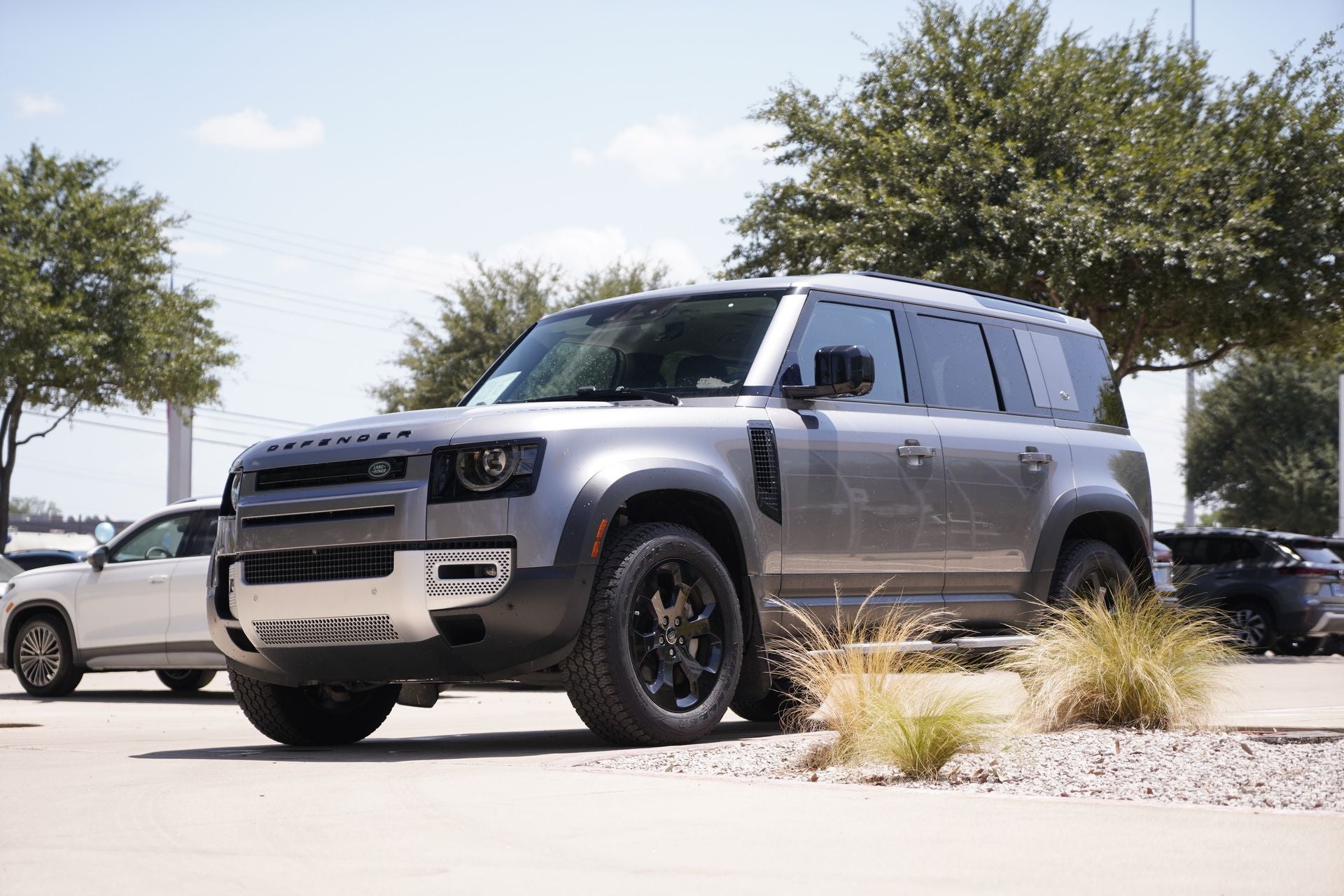 2023 Land Rover Defender 110 SE