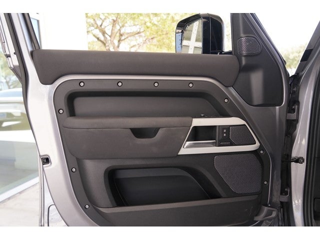 2023 Land Rover Defender 110 SE