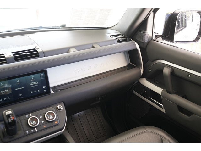 2023 Land Rover Defender 110 SE