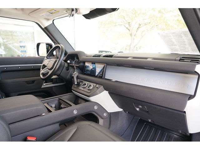 2023 Land Rover Defender 110 SE