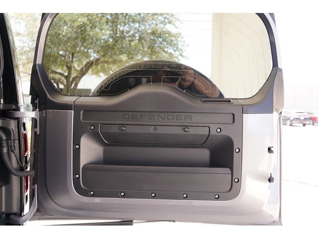 2023 Land Rover Defender 110 SE