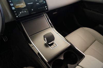 2025 Land Rover Range Rover Velar Dynamic SE