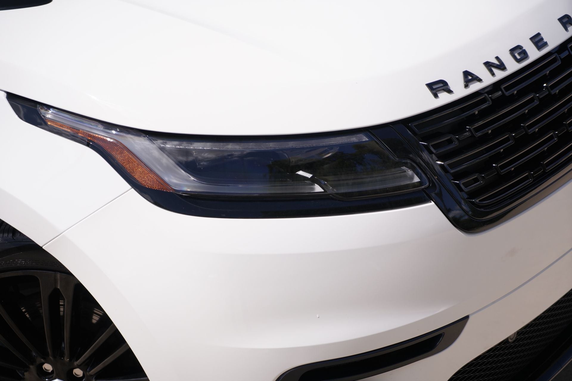 2025 Land Rover Range Rover Velar Dynamic SE