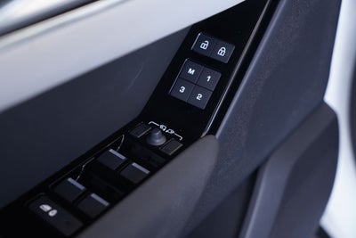 2025 Land Rover Range Rover Velar Dynamic SE